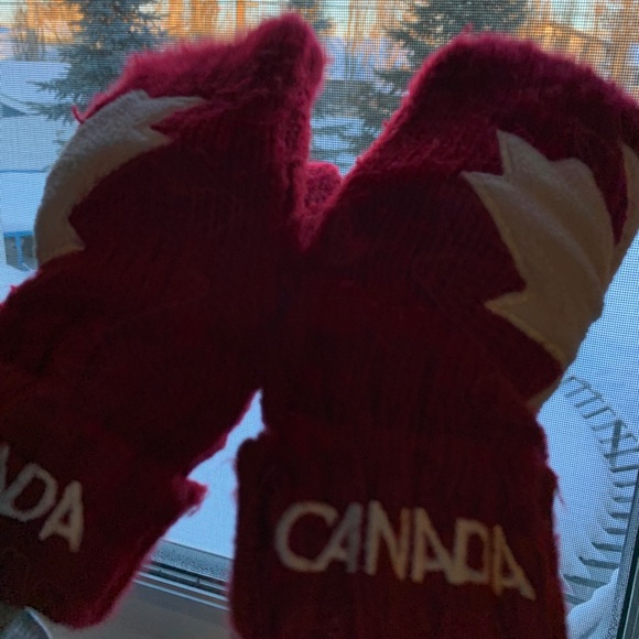FREE w/ Purchase. Proud Canadian Mittens. - Picture 4 of 6
